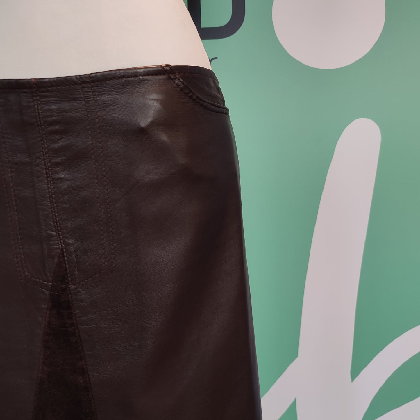 Gonna in pelle con inserto