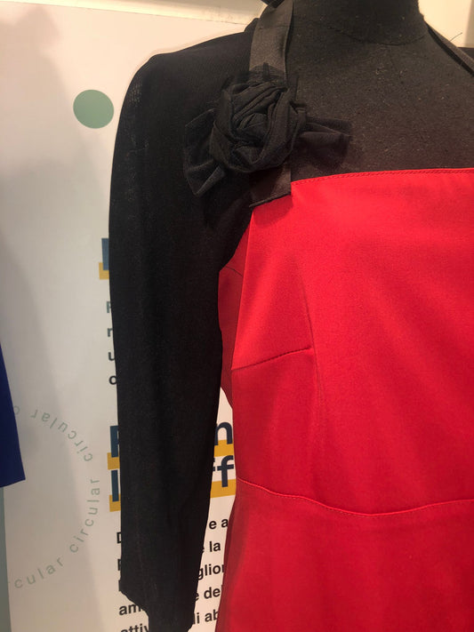 Abito rosso e nero
