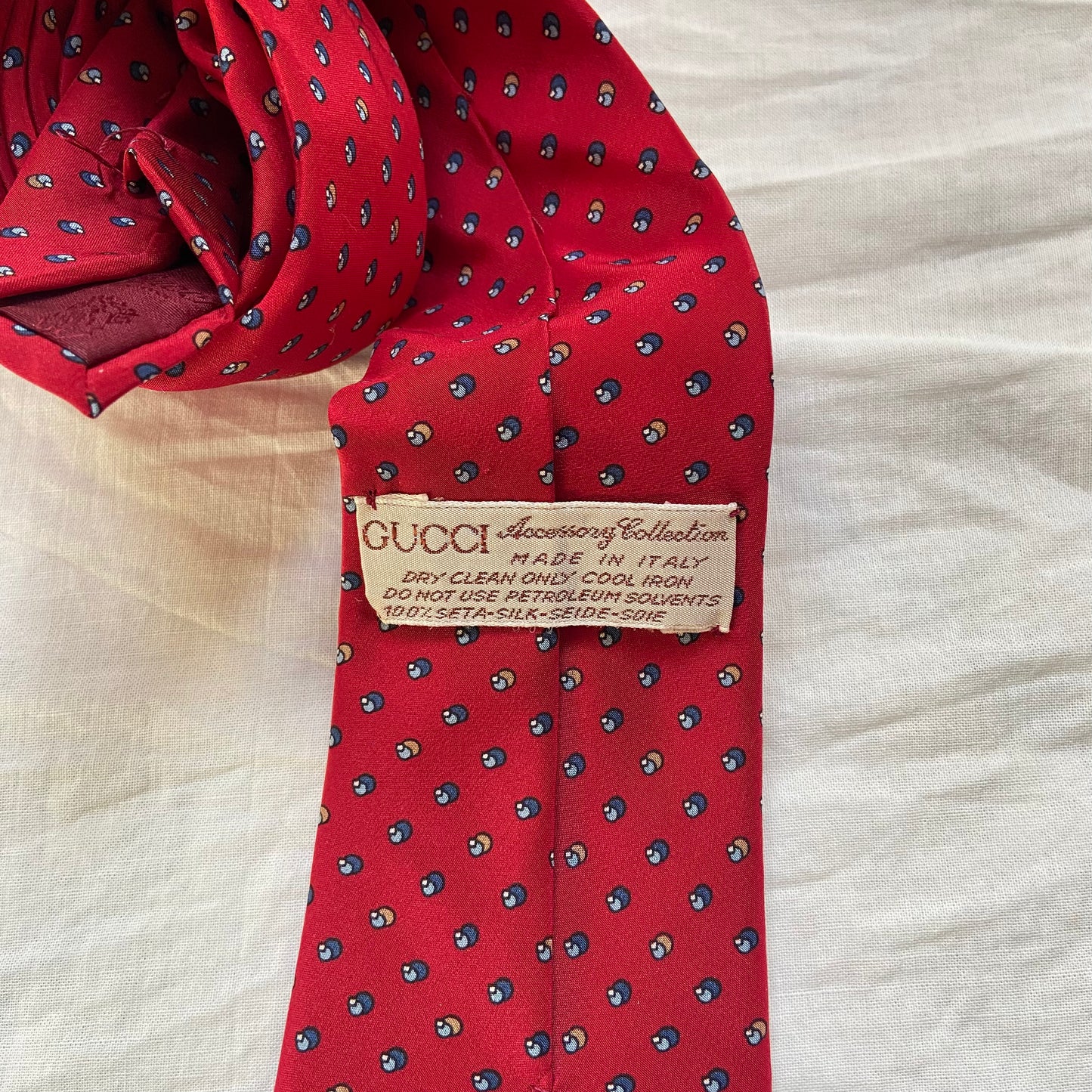 Cravatta pallini Gucci