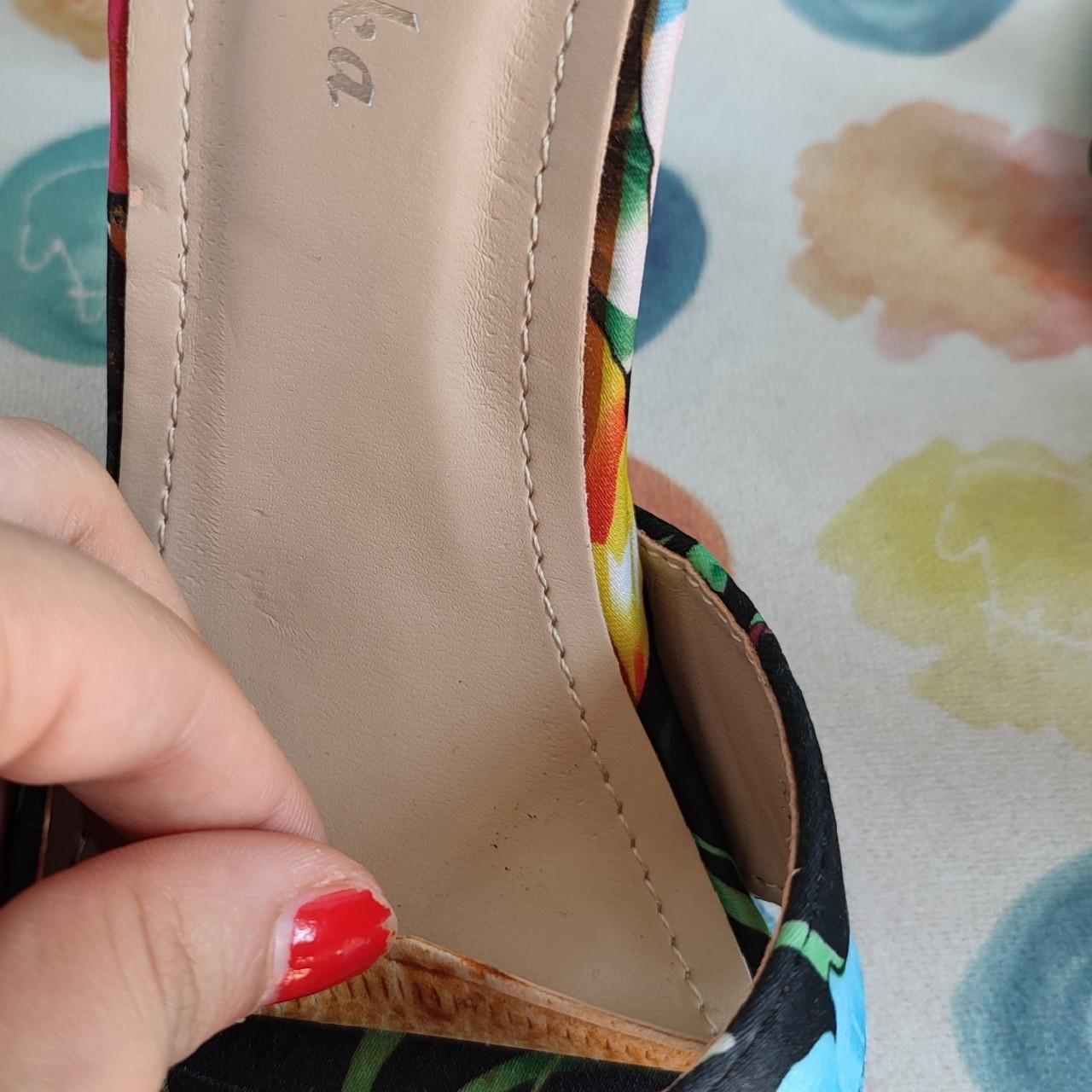 Sandali con tacco floreali