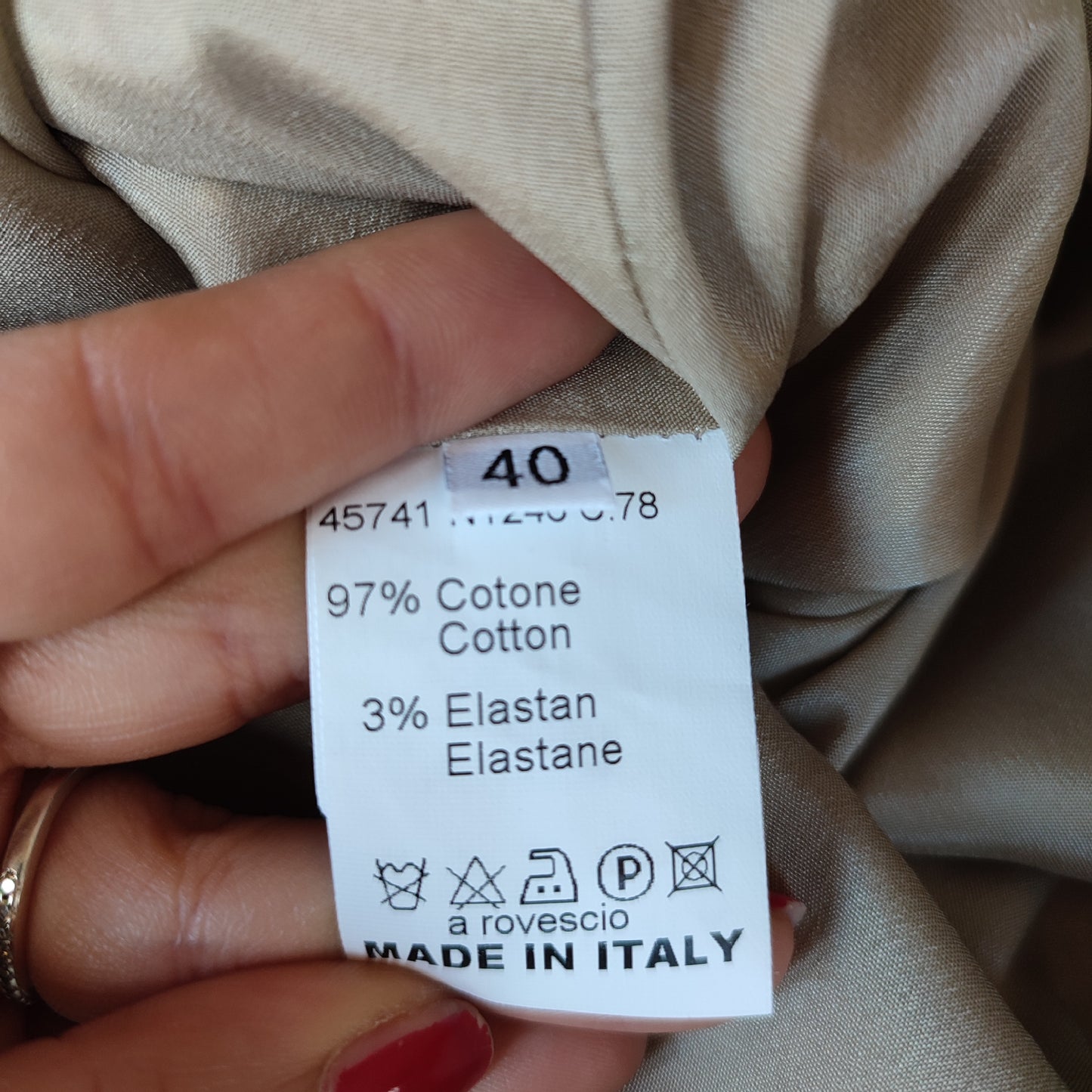 Gonna a pois nuova